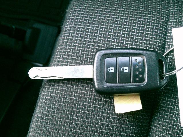 Ｎ－ＶＡＮ Ｌ・ホンダセンシング　ＡＭ／ＦＭチューナー・マルチリフレクターハロゲンヘッドライト・充電用ＵＳＢジャック（急速充電対応タイプ２個付）・フロントシートアームレスト・電動格納式リモコンカラードドアミラー（16枚目）