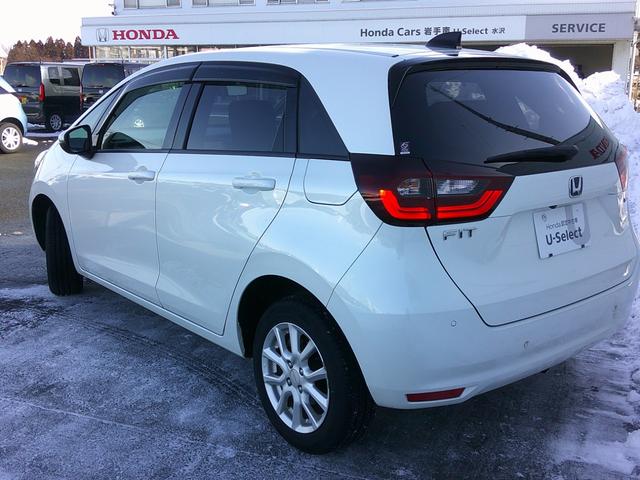 フィット ｅ：ＨＥＶベーシック　純正ナビ・ＴＶ・バックカメラ・ＥＴＣ・ホンダセンシング・衝突軽減ブレーキ・路外逸脱抑制機能・クルーズコントロール・電子パーキング・オートブレーキホールド機能・ドラレコ・ＬＥＤヘッドライト（6枚目）