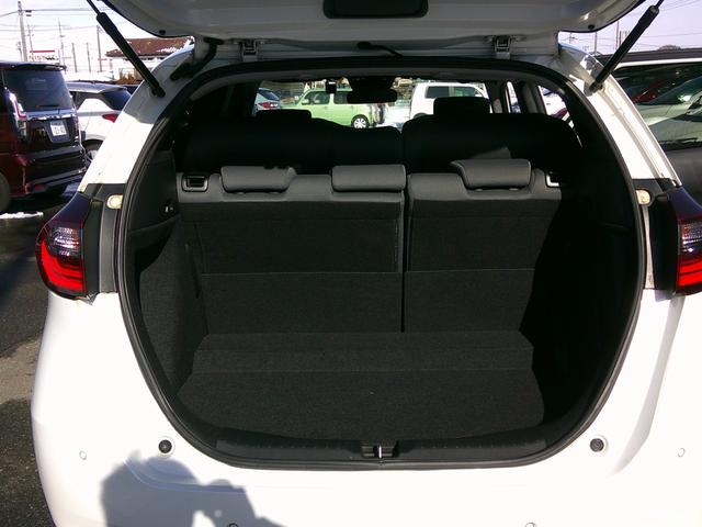 フィット ｅ：ＨＥＶベーシック　純正ナビ・ＴＶ・バックカメラ・ＥＴＣ・ホンダセンシング・衝突軽減ブレーキ・路外逸脱抑制機能・クルーズコントロール・電子パーキング・オートブレーキホールド機能・ドラレコ・ＬＥＤヘッドライト（12枚目）