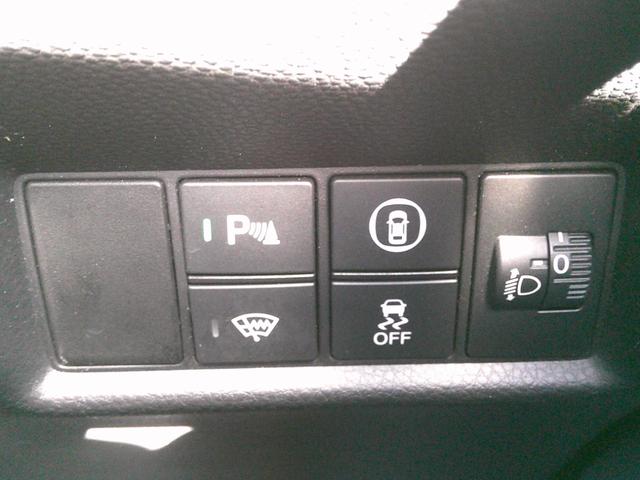 フィット ｅ：ＨＥＶベーシック　純正ナビ・ＴＶ・バックカメラ・ＥＴＣ・ホンダセンシング・衝突軽減ブレーキ・路外逸脱抑制機能・クルーズコントロール・電子パーキング・オートブレーキホールド機能・ドラレコ・ＬＥＤヘッドライト（16枚目）