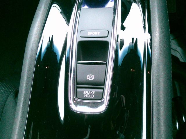 ヴェゼル ハイブリッドＸ・ホンダセンシング　ホンダセンシング・衝突軽減ブレーキ・クルーズコントロール・レーンキープアシスト・電子パーキング・オートブレーキホールド機能・純正ナビ・ＴＶ・バックカメラ・シートヒーター・ＥＴＣ・前後ドラレコ（18枚目）