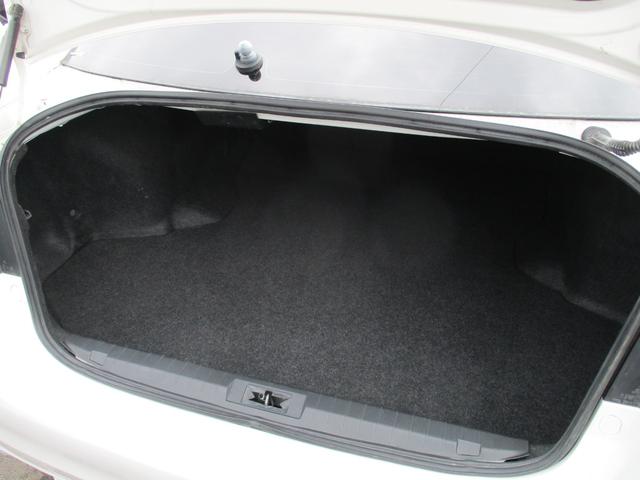 レガシィB4 リミテッド 4WD アイドリングストップ 社外メモリーナビ 地デジ 本革シート パワーシート シートヒーター バックモニター LEDヘットライト クルーズコントロール ETC スマートキー 純正18インチAW(12枚目)