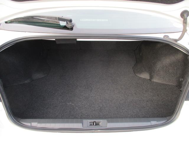 レガシィB4 リミテッド 4WD アイドリングストップ 純正SDナビ 地デジ 本革シート パワーシート シートヒーター バックモニター LEDヘットライト クルーズコントロール ETC スマートキー 純正18インチAW(12枚目)