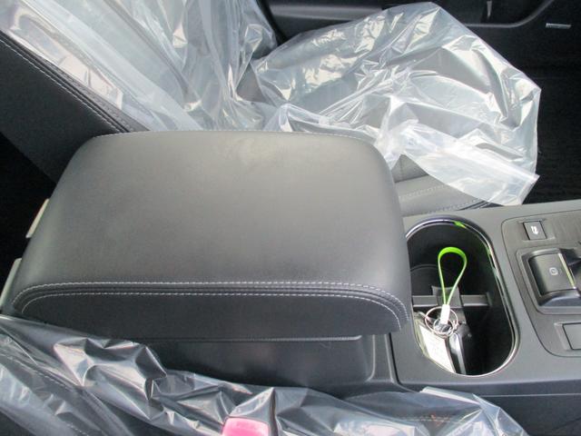 レガシィB4 リミテッド 4WD アイドリングストップ 純正SDナビ 地デジ 本革シート パワーシート シートヒーター バックモニター LEDヘットライト クルーズコントロール ETC スマートキー 純正18インチAW(32枚目)