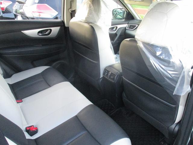 エクストレイル モード・プレミア　オーテック３０ｔｈアニバーサリー　４ＷＤ　アイドリングストップ　純正ＳＤナビ　地デジ　アラウンドビューモニター　ＬＥＤヘットライト　本革シート　シートヒーター　クルーズコントロール　ＥＴＣ　ＥＧスターター　寒冷地仕様車　１８インチＡＷ（9枚目）