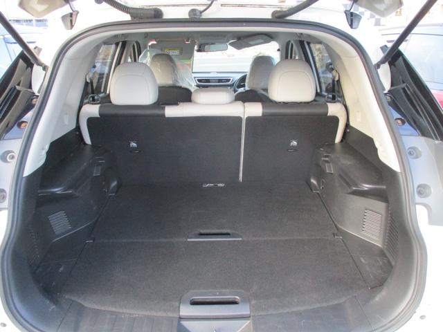 エクストレイル モード・プレミア　オーテック３０ｔｈアニバーサリー　４ＷＤ　アイドリングストップ　純正ＳＤナビ　地デジ　アラウンドビューモニター　ＬＥＤヘットライト　本革シート　シートヒーター　クルーズコントロール　ＥＴＣ　ＥＧスターター　寒冷地仕様車　１８インチＡＷ（12枚目）