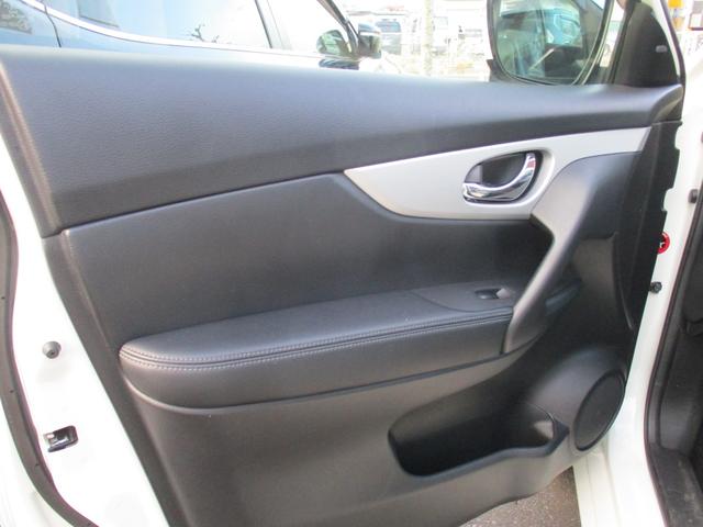 エクストレイル モード・プレミア　オーテック３０ｔｈアニバーサリー　４ＷＤ　アイドリングストップ　純正ＳＤナビ　地デジ　アラウンドビューモニター　ＬＥＤヘットライト　本革シート　シートヒーター　クルーズコントロール　ＥＴＣ　ＥＧスターター　寒冷地仕様車　１８インチＡＷ（17枚目）