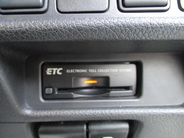 エクストレイル モード・プレミア　オーテック３０ｔｈアニバーサリー　４ＷＤ　アイドリングストップ　純正ＳＤナビ　地デジ　アラウンドビューモニター　ＬＥＤヘットライト　本革シート　シートヒーター　クルーズコントロール　ＥＴＣ　ＥＧスターター　寒冷地仕様車　１８インチＡＷ（25枚目）