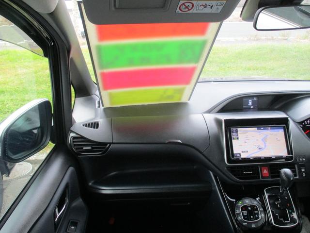 ヴォクシー ZS 煌II 4WD アイドリングストップ 純正メモリーナビ 地デジ 両側パワースライド バックモニター LEDヘットライト ダウンサス ビルトインETC プリクラッシュセーフティシステム 純正EGスターター(3枚目)