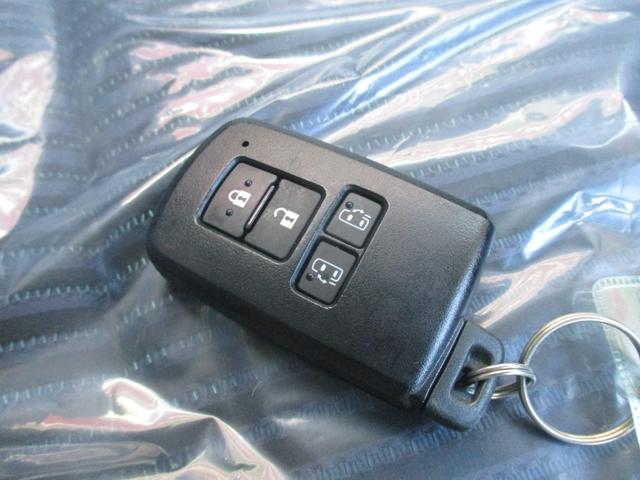 ヴォクシー ZS 4WD アイドリングストップ 純正メモリーナビ 地デジ 両側パワースライド バックモニター LEDヘットライト スマートキー ETC フォグランプ 純正16インチAW 7人乗り(32枚目)