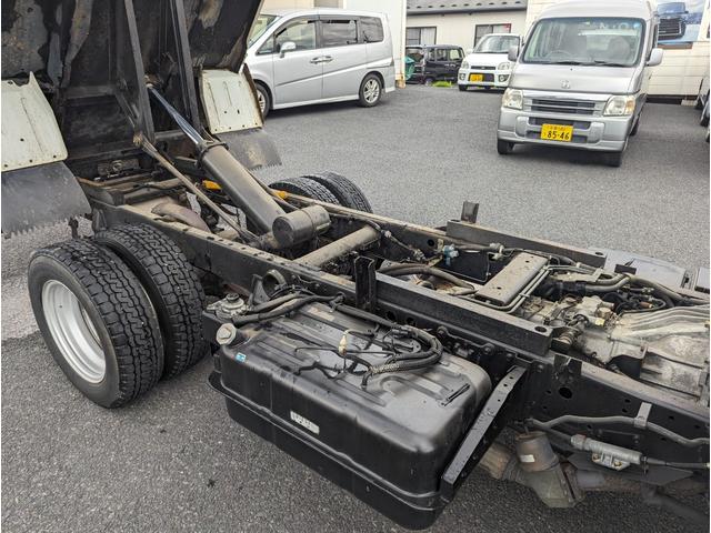 キャンター 全低床ダンプ　４ＷＤ（12枚目）