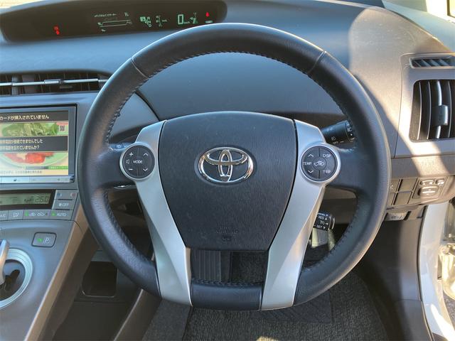 プリウス Ｇツーリングセレクションレザーパッケージ　ＥＴＣ　オートクルーズコントロール　バックカメラ　アルミホイール　オートライト　ＨＩＤ　ＣＶＴ　スマートキー　電動格納ミラー　盗難防止システム　パワーシート　Ｂｌｕｅｔｏｏｔｈ　衝突安全ボディ　ＡＢＳ（2枚目）