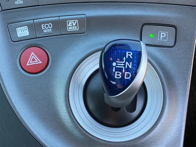 プリウス Ｇツーリングセレクションレザーパッケージ　ＥＴＣ　オートクルーズコントロール　バックカメラ　アルミホイール　オートライト　ＨＩＤ　ＣＶＴ　スマートキー　電動格納ミラー　盗難防止システム　パワーシート　Ｂｌｕｅｔｏｏｔｈ　衝突安全ボディ　ＡＢＳ（5枚目）