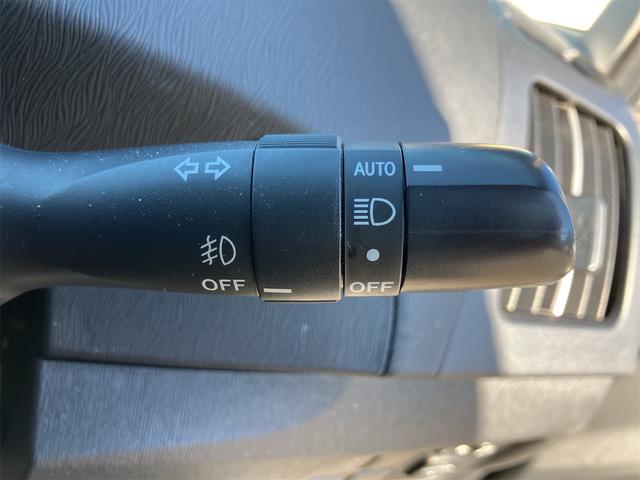 プリウス Ｇツーリングセレクションレザーパッケージ　ＥＴＣ　オートクルーズコントロール　バックカメラ　アルミホイール　オートライト　ＨＩＤ　ＣＶＴ　スマートキー　電動格納ミラー　盗難防止システム　パワーシート　Ｂｌｕｅｔｏｏｔｈ　衝突安全ボディ　ＡＢＳ（10枚目）