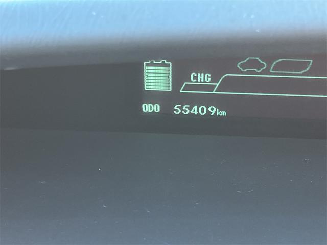 プリウス Ｇツーリングセレクションレザーパッケージ　ＥＴＣ　オートクルーズコントロール　バックカメラ　アルミホイール　オートライト　ＨＩＤ　ＣＶＴ　スマートキー　電動格納ミラー　盗難防止システム　パワーシート　Ｂｌｕｅｔｏｏｔｈ　衝突安全ボディ　ＡＢＳ（36枚目）