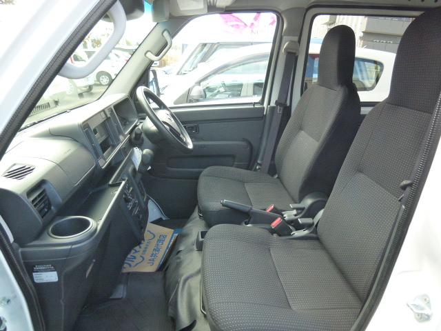 ハイゼットカーゴ ＤＸ　ＳＡＩＩＩ　４ＷＤ　走行２．６万Ｋｍ　衝突軽減ブレーキ　ＥＴＣ　ラジオ　キーレス　パワーウィンド　ＬＥＤヘッドライト　オートハイビーム　オートライト　アイドリングストップ　オーバーヘッドシェルフ（8枚目）