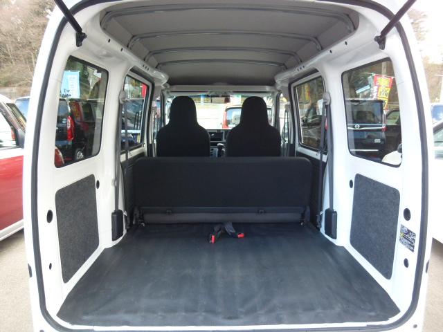 ハイゼットカーゴ ＤＸ　ＳＡＩＩＩ　４ＷＤ　走行２．６万Ｋｍ　衝突軽減ブレーキ　ＥＴＣ　ラジオ　キーレス　パワーウィンド　ＬＥＤヘッドライト　オートハイビーム　オートライト　アイドリングストップ　オーバーヘッドシェルフ（10枚目）