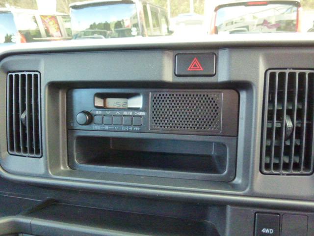 ハイゼットカーゴ ＤＸ　ＳＡＩＩＩ　４ＷＤ　走行２．６万Ｋｍ　衝突軽減ブレーキ　ＥＴＣ　ラジオ　キーレス　パワーウィンド　ＬＥＤヘッドライト　オートハイビーム　オートライト　アイドリングストップ　オーバーヘッドシェルフ（12枚目）