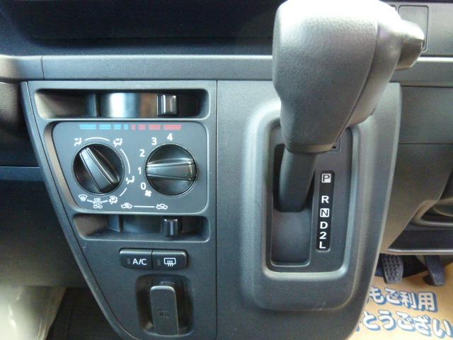 ハイゼットカーゴ ＤＸ　ＳＡＩＩＩ　４ＷＤ　走行２．６万Ｋｍ　衝突軽減ブレーキ　ＥＴＣ　ラジオ　キーレス　パワーウィンド　ＬＥＤヘッドライト　オートハイビーム　オートライト　アイドリングストップ　オーバーヘッドシェルフ（13枚目）