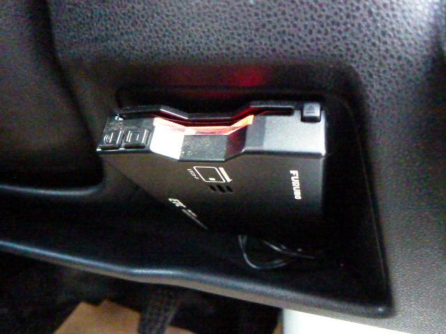 ハイゼットカーゴ ＤＸ　ＳＡＩＩＩ　４ＷＤ　走行２．６万Ｋｍ　衝突軽減ブレーキ　ＥＴＣ　ラジオ　キーレス　パワーウィンド　ＬＥＤヘッドライト　オートハイビーム　オートライト　アイドリングストップ　オーバーヘッドシェルフ（14枚目）