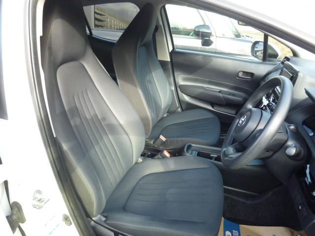 アクア Ｘ　４ＷＤ　衝突軽減ブレーキ　ナビ　バックカメラ　ＥＴＣ　ドライブレコーダー　クルーズコントロール　ＬＥＤヘッドライト　オートエアコン　プッシュスタート　スマートキー　電動格納ミラー　ＡＣ１００Ｖ電源（6枚目）