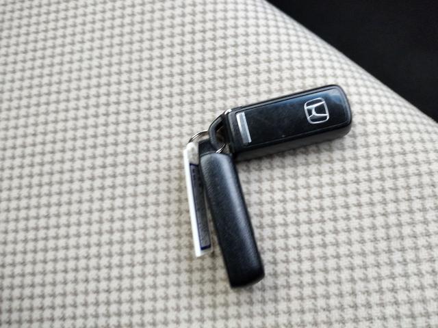 Ｎ－ＯＮＥ Ｇ・Ｌパッケージ　バックカメラ　オートライト　ＨＩＤ　スマートキー　アイドリングストップ　ベンチシート　ＣＶＴ　盗難防止システム　ＡＢＳ　ＥＳＣ　ＣＤ　ＵＳＢ　衝突安全ボディ　エアコン　パワーステアリング（10枚目）