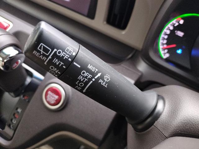 Ｎ－ＯＮＥ Ｇ・Ｌパッケージ　バックカメラ　オートライト　ＨＩＤ　スマートキー　アイドリングストップ　ベンチシート　ＣＶＴ　盗難防止システム　ＡＢＳ　ＥＳＣ　ＣＤ　ＵＳＢ　衝突安全ボディ　エアコン　パワーステアリング（35枚目）
