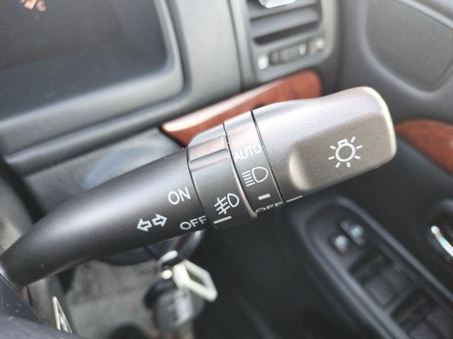 プログレ NC300 iRバージョン ETC オートクルーズコントロール ナビ エアロ アルミホイール オートライト AT キーレスエントリー 電動格納ミラー パワーシート 革シート CD カセット 衝突安全ボディ ABS ESC(9枚目)