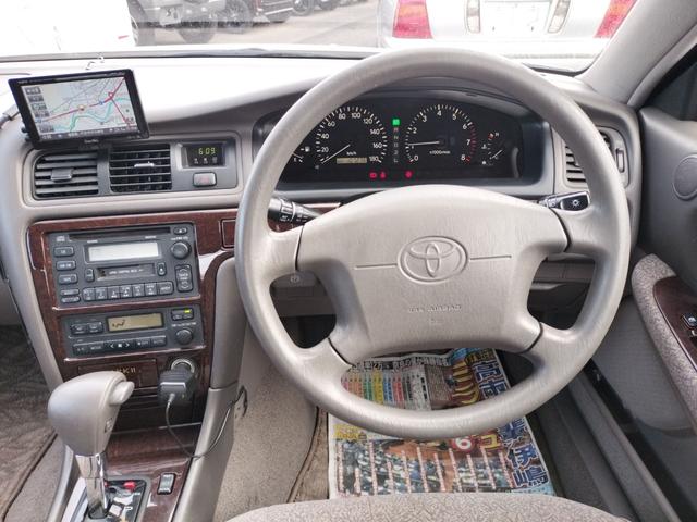 マークII グランデＦｏｕｒ　４ＷＤ　ナビ　オートライト　ＡＴ　キーレスエントリー　パワーシート　ＣＤ　カセット　衝突安全ボディ　ＡＢＳ　エアコン　パワーステアリング　パワーウィンドウ（3枚目）