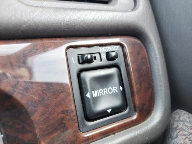 マークII グランデＦｏｕｒ　４ＷＤ　ナビ　オートライト　ＡＴ　キーレスエントリー　パワーシート　ＣＤ　カセット　衝突安全ボディ　ＡＢＳ　エアコン　パワーステアリング　パワーウィンドウ（7枚目）