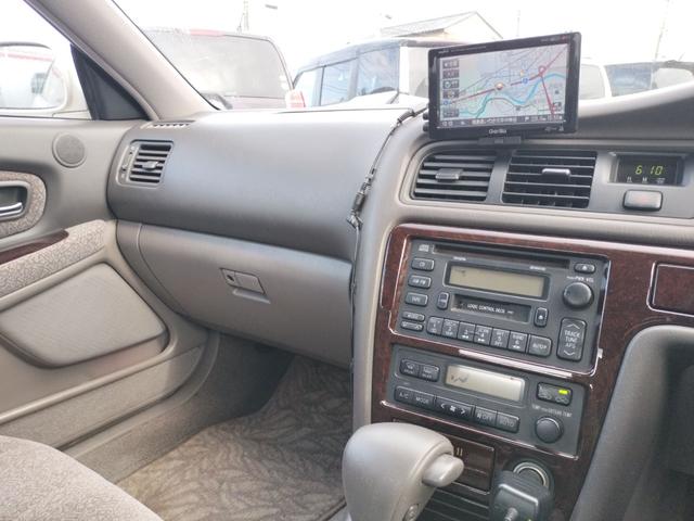 マークII グランデＦｏｕｒ　４ＷＤ　ナビ　オートライト　ＡＴ　キーレスエントリー　パワーシート　ＣＤ　カセット　衝突安全ボディ　ＡＢＳ　エアコン　パワーステアリング　パワーウィンドウ（10枚目）