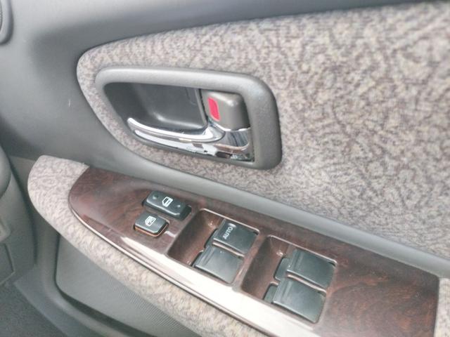 マークII グランデＦｏｕｒ　４ＷＤ　ナビ　オートライト　ＡＴ　キーレスエントリー　パワーシート　ＣＤ　カセット　衝突安全ボディ　ＡＢＳ　エアコン　パワーステアリング　パワーウィンドウ（11枚目）