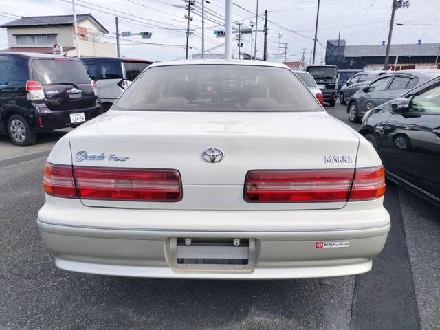 マークII グランデＦｏｕｒ　４ＷＤ　ナビ　オートライト　ＡＴ　キーレスエントリー　パワーシート　ＣＤ　カセット　衝突安全ボディ　ＡＢＳ　エアコン　パワーステアリング　パワーウィンドウ（16枚目）