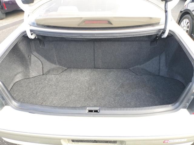 マークII グランデＦｏｕｒ　４ＷＤ　ナビ　オートライト　ＡＴ　キーレスエントリー　パワーシート　ＣＤ　カセット　衝突安全ボディ　ＡＢＳ　エアコン　パワーステアリング　パワーウィンドウ（18枚目）