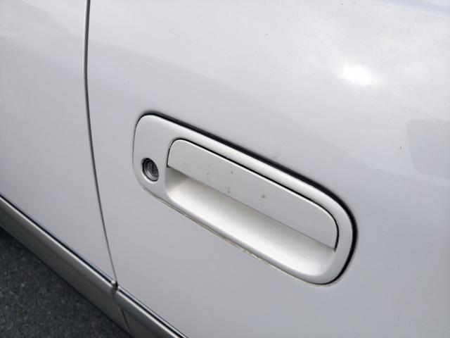 マークII グランデＦｏｕｒ　４ＷＤ　ナビ　オートライト　ＡＴ　キーレスエントリー　パワーシート　ＣＤ　カセット　衝突安全ボディ　ＡＢＳ　エアコン　パワーステアリング　パワーウィンドウ（29枚目）