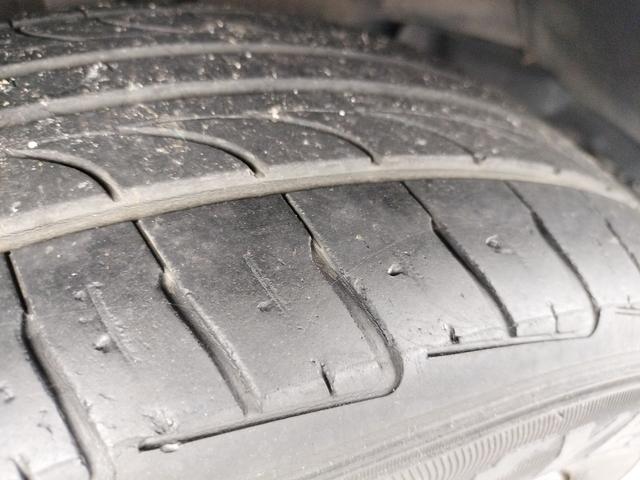 マークII グランデＦｏｕｒ　４ＷＤ　ナビ　オートライト　ＡＴ　キーレスエントリー　パワーシート　ＣＤ　カセット　衝突安全ボディ　ＡＢＳ　エアコン　パワーステアリング　パワーウィンドウ（30枚目）