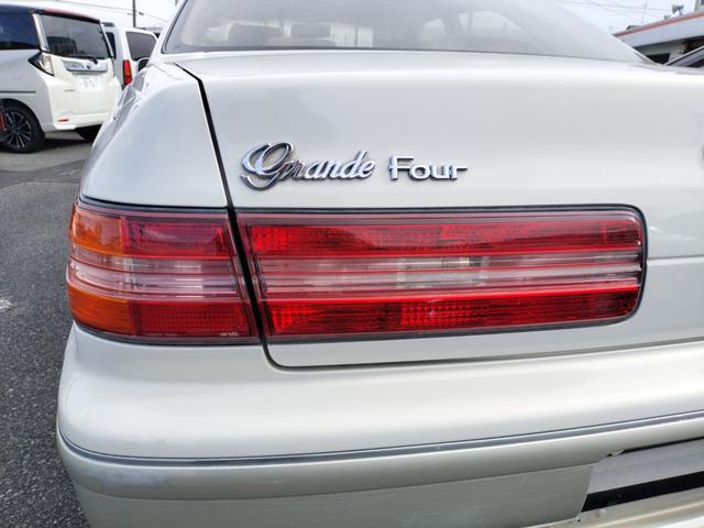 マークII グランデＦｏｕｒ　４ＷＤ　ナビ　オートライト　ＡＴ　キーレスエントリー　パワーシート　ＣＤ　カセット　衝突安全ボディ　ＡＢＳ　エアコン　パワーステアリング　パワーウィンドウ（33枚目）