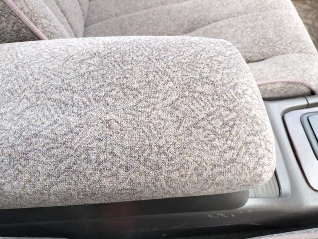 マークII グランデＦｏｕｒ　４ＷＤ　ナビ　オートライト　ＡＴ　キーレスエントリー　パワーシート　ＣＤ　カセット　衝突安全ボディ　ＡＢＳ　エアコン　パワーステアリング　パワーウィンドウ（40枚目）