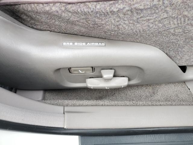 マークII グランデＦｏｕｒ　４ＷＤ　ナビ　オートライト　ＡＴ　キーレスエントリー　パワーシート　ＣＤ　カセット　衝突安全ボディ　ＡＢＳ　エアコン　パワーステアリング　パワーウィンドウ（44枚目）