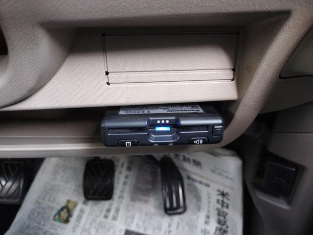 アルト Ｆ　ＥＴＣ　ナビ　ＴＶ　キーレスエントリー　ＭＴ　盗難防止システム　ＣＤ　ミュージックプレイヤー接続可　アルミホイール　衝突安全ボディ　エアコン　パワーステアリング　パワーウィンドウ（9枚目）