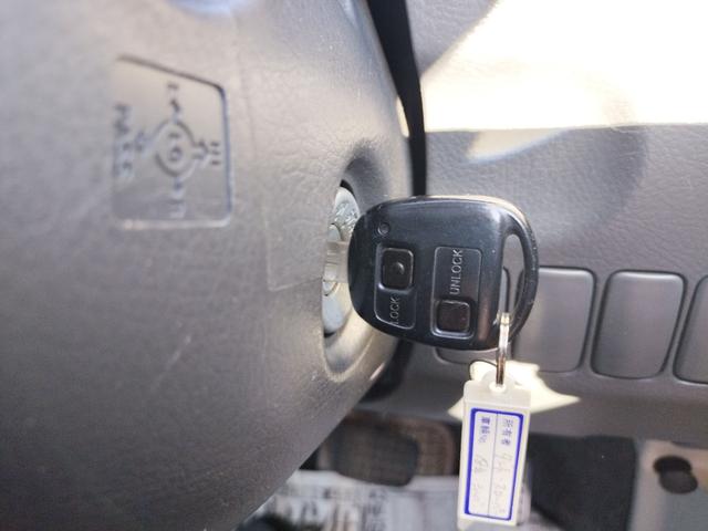 タント 福祉車輌 HID キーレスエントリー 電動格納ミラー AT 盗難防止システム ABS CD 衝突安全ボディ エアコン パワーウィンドウ(9枚目)