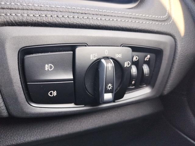 周囲の明るさに応じて自動的にヘッドライトをオン／オフするオートライトシステムを装備しております。