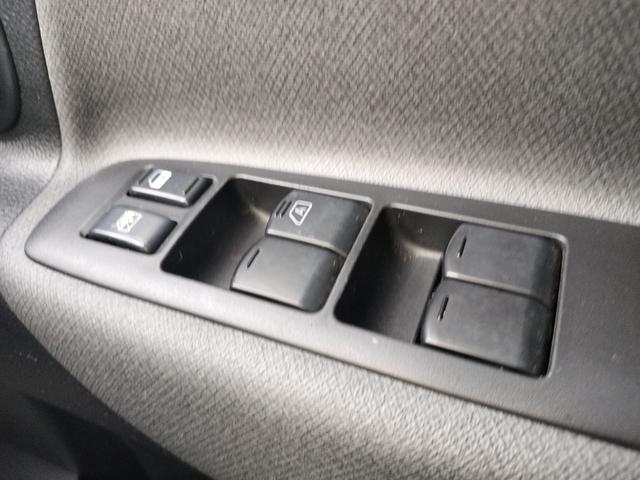 セレナ ハイウェイスター ETC バックカメラ ナビ TV 両側スライド・片側電動 オートライト HID スマートキー 電動格納ミラー CVT アルミホイール CD 盗難防止システム 衝突安全ボディ ABS エアコン(28枚目)