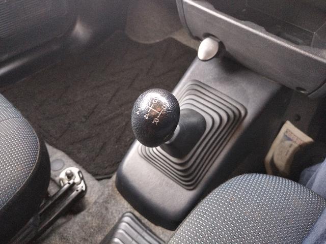 キックス ＲＸ　４ＷＤ　キーレスエントリー　電動格納ミラー　シートヒーター　ＭＴ　盗難防止システム　ＡＢＳ　ＣＤ　ＭＤ　アルミホイール　衝突安全ボディ　エアコン　パワーステアリング　パワーウィンドウ（7枚目）