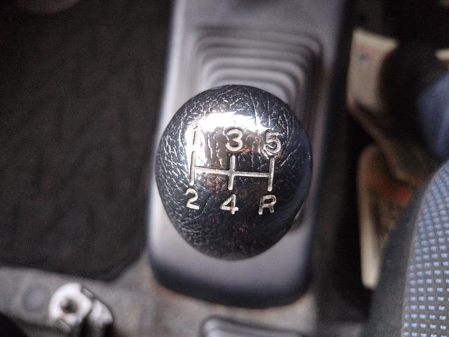 キックス ＲＸ　４ＷＤ　キーレスエントリー　電動格納ミラー　シートヒーター　ＭＴ　盗難防止システム　ＡＢＳ　ＣＤ　ＭＤ　アルミホイール　衝突安全ボディ　エアコン　パワーステアリング　パワーウィンドウ（8枚目）