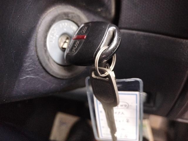 キックス ＲＸ　４ＷＤ　キーレスエントリー　電動格納ミラー　シートヒーター　ＭＴ　盗難防止システム　ＡＢＳ　ＣＤ　ＭＤ　アルミホイール　衝突安全ボディ　エアコン　パワーステアリング　パワーウィンドウ（9枚目）
