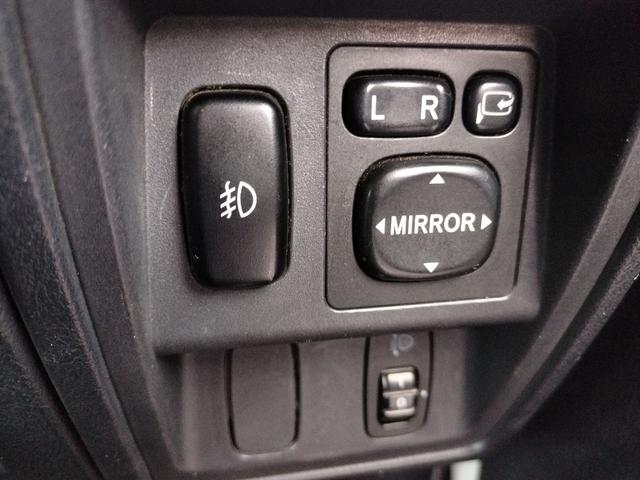 キックス ＲＸ　４ＷＤ　キーレスエントリー　電動格納ミラー　シートヒーター　ＭＴ　盗難防止システム　ＡＢＳ　ＣＤ　ＭＤ　アルミホイール　衝突安全ボディ　エアコン　パワーステアリング　パワーウィンドウ（10枚目）