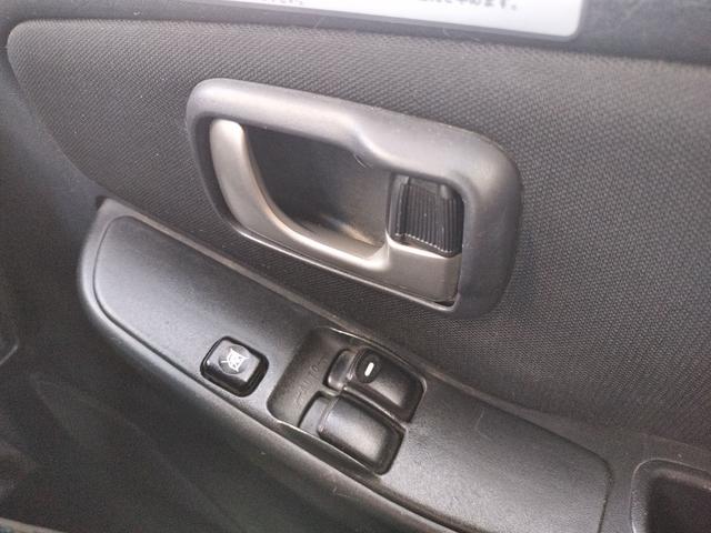 キックス ＲＸ　４ＷＤ　キーレスエントリー　電動格納ミラー　シートヒーター　ＭＴ　盗難防止システム　ＡＢＳ　ＣＤ　ＭＤ　アルミホイール　衝突安全ボディ　エアコン　パワーステアリング　パワーウィンドウ（11枚目）