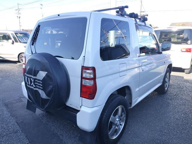 キックス ＲＸ　４ＷＤ　キーレスエントリー　電動格納ミラー　シートヒーター　ＭＴ　盗難防止システム　ＡＢＳ　ＣＤ　ＭＤ　アルミホイール　衝突安全ボディ　エアコン　パワーステアリング　パワーウィンドウ（15枚目）