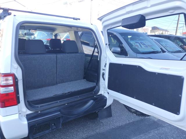 キックス ＲＸ　４ＷＤ　キーレスエントリー　電動格納ミラー　シートヒーター　ＭＴ　盗難防止システム　ＡＢＳ　ＣＤ　ＭＤ　アルミホイール　衝突安全ボディ　エアコン　パワーステアリング　パワーウィンドウ（18枚目）